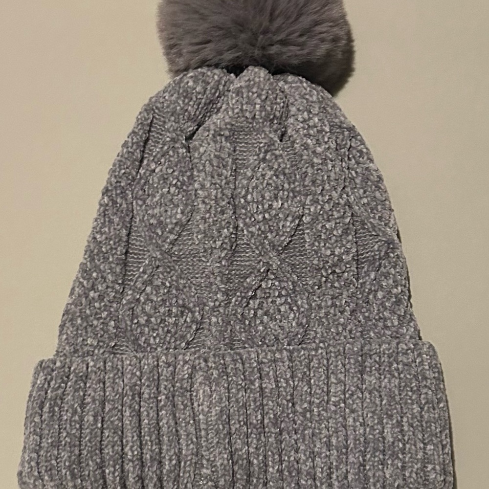 Gray Knit Pom-Pom Beanie